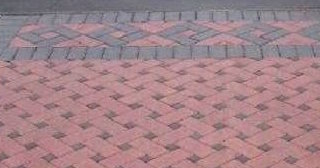 Укладка тротуарной плитки на старое бетонное основание в Клинцах в октябре