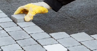 Укладка брусчатки в Клинцах - цена от 832 руб. за м2 | ТротуарнаяПлитка