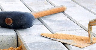 Профессиональная укладка тротуарной брусчатки в Клинцах в октябре