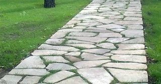 Профессиональная укладка камня на дорожки в Клинцах в октябре