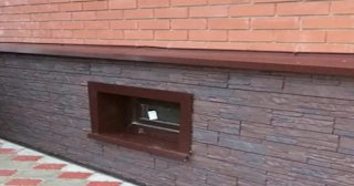 Облицовка цоколя панелями под камень в Клинцах в октябре