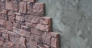 Качественная отделка цоколя фундамента снаружи в Клинцах в октябре