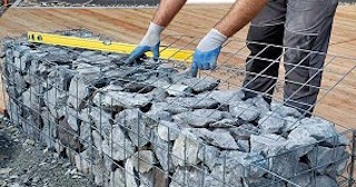 Устройство подпорной стенки из габионов в Клинцах в октябре